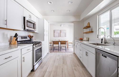 Spacious home with pool, fireplace, outdoor deck - Foto 17