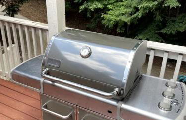 Waterfront Retreat with Spectacular Interior, Jacuzzi and Game Room in NC - Foto 38