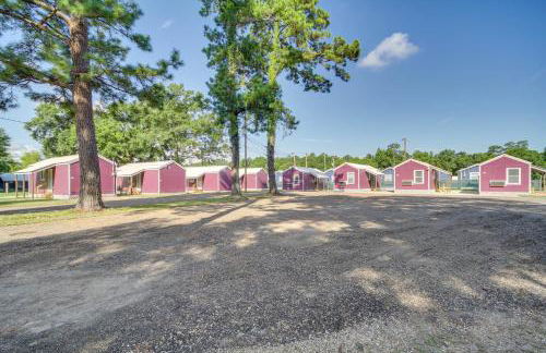 Picayune Tiny Home Rental about 11 Mi to Space Center! - Foto 3