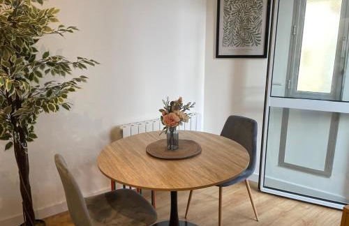 Stylish Apartment with Balcony - Very Central - Long Stays and Pets Welcome - Foto 8