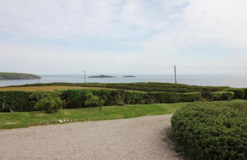 Spacious seaside family house in Aberdaron with large garden and stunning sea views - Photo 22