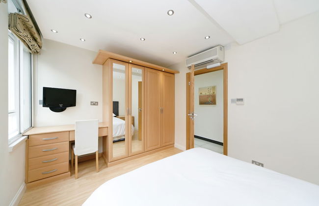 Baker Street Suites - Photo 22