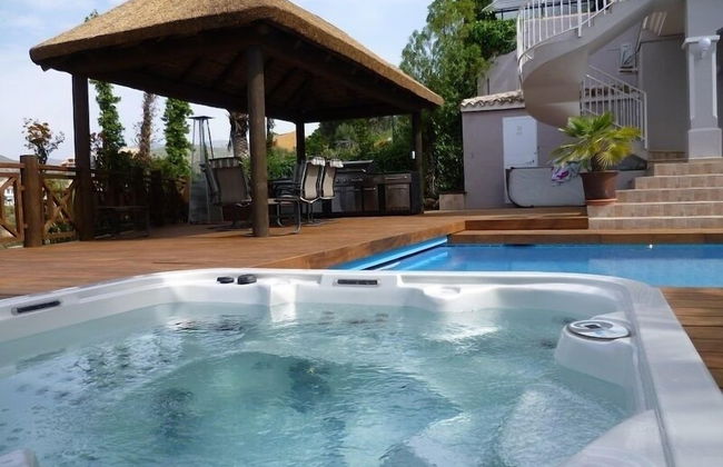 Luxury Villa With Pool & Jacuzzi - Foto 42