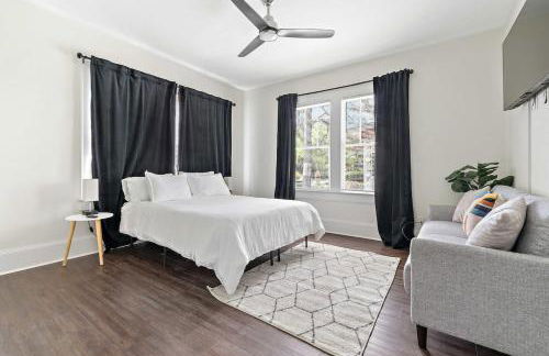 Modern Gem 2 Homes Rental Sleeps 10 - Foto 12