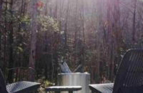 Romantic Escapes in this Stunning A-Frame in North Carolina with Access to a Private Hot Tub and Fire Pit - Foto 19