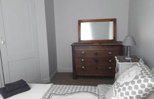 Bel appartement en pierre de 100 m2 avec cour. - Foto 28