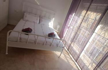 First Floor Casa Privee - Two bed Beach Terrace & Balconies - Foto 6