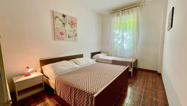 Relax and Enjoy a Garden and Pool - Foto 3, Habitación