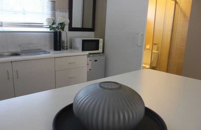 Chic & Serene 1-Bed Haven in Roodepoort - Photo 16