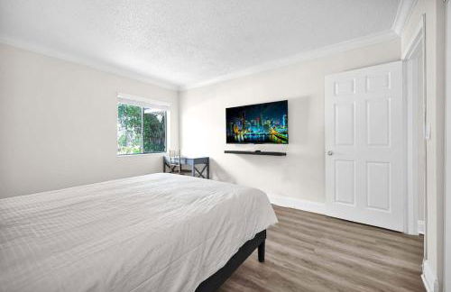 Serene Poolside Getaway Lake Access Parking - Foto 46