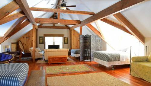 Berkshire Vacation Rentals: Peaceful Post and Beam Loft Sleeps 9 - Foto 4