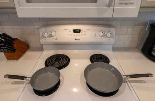 Modern Townhome Enclosed Garage WD - Foto 25