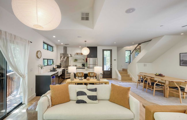 Mill Creek by Avantstay Modern Design, Patio, Hot Tub - Foto 8