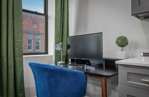 Apt+ 2 Queens+Bunkbed+Free Parking 55"TV - Photo 32