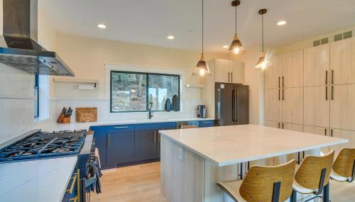 Great for Gatherings! Evergreen Getaway with Hot Tub - Foto 5