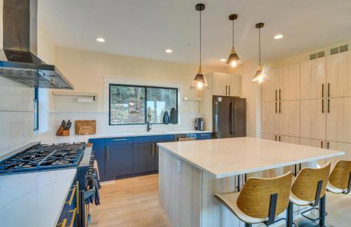 Great for Gatherings! Evergreen Getaway with Hot Tub - Foto 5