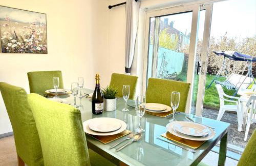 3-Bedroom spacious House, Private garden, Prime location, WiFi, Netflix - Foto 6