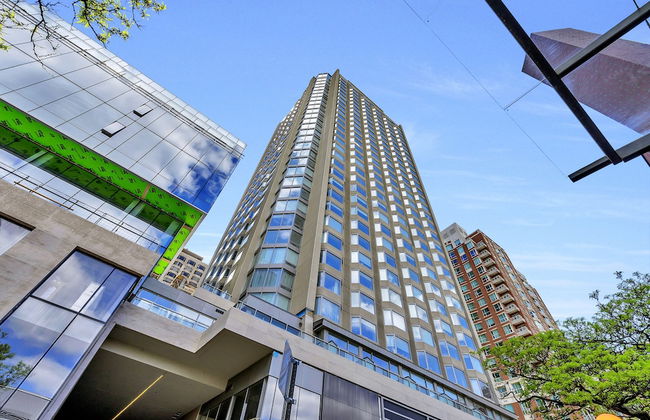 QuickStay Yorkville Condo - Yonge & Bloor - Photo 27