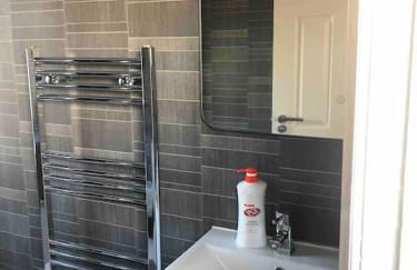 Cosy Home with Free Parking Near Edinburgh St Andrews M90 & Amazon - Foto 35