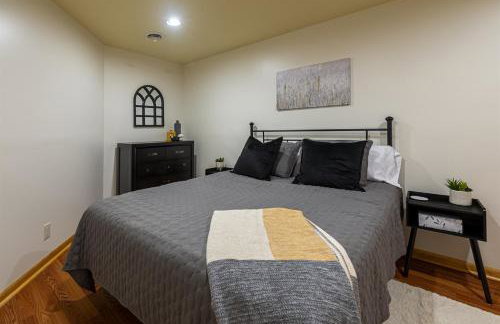 3BR Home w Hot Tub & Sunset Views Near SIUC - Foto 27