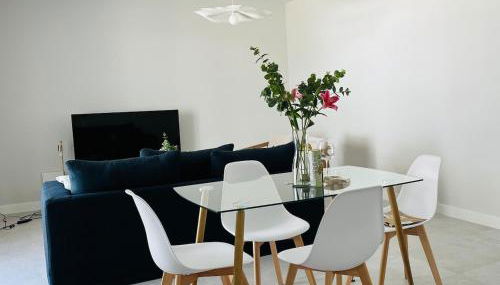 Stylish Boutique Apt Estepona - Relaxing stay Pool Free Parking - Foto 2