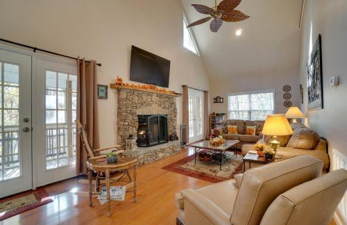 Enchanted Forest Cottage with Hot Tub! - Foto 3