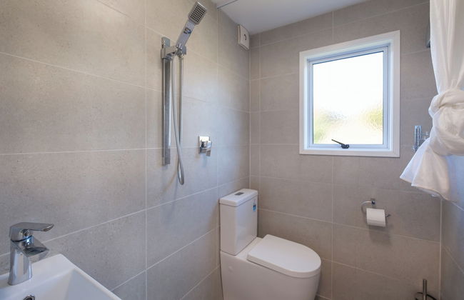 Wharetana Bay Villa with beach walkway - Foto 12