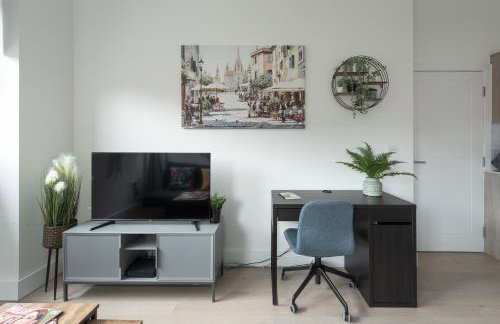 Deluxe 2 bed, 2 bathroom Milton Keynes apartment within walking distance to train station and City centre. - Foto 20