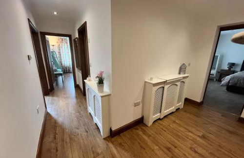 Spacious modern three Bedroom Bungalow ample parking - Foto 32