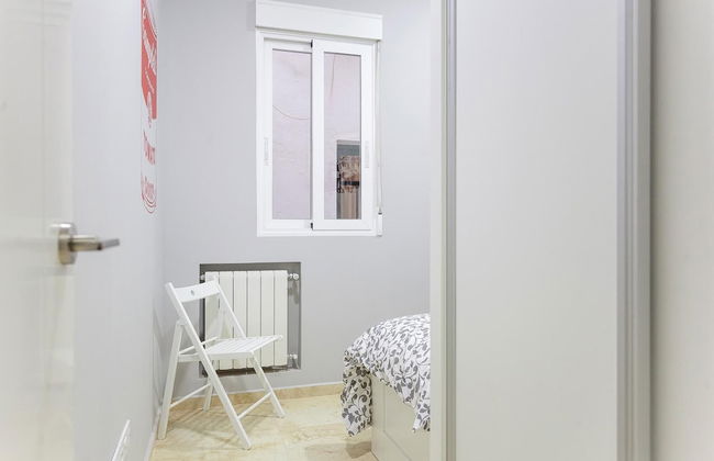 Charming Apt. Historic District - Sol - Photo 8