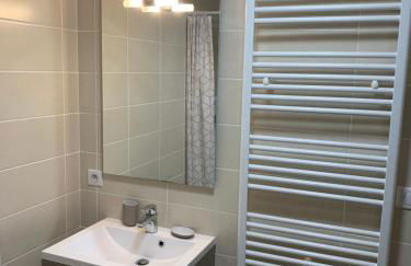 La Maison aux Volets Bleus 2ème Étage - Photo 11