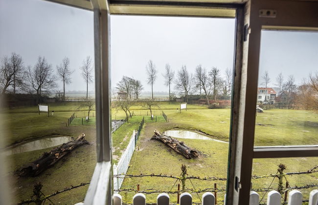 Superb Holiday Home on a Mini Campsite Near the Beach - Photo 17