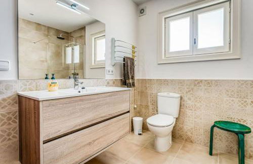 LA CALMA Espectacular villa con jardín y piscina en Menorca - Foto 35