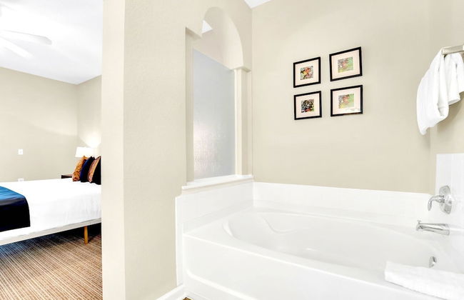 Upstay - Pet-friendly Condo w Pool Hot Tub Games - Foto 15