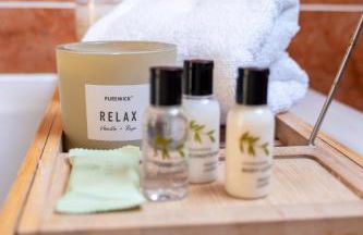 BOHO BEACH HOUSE- SLEEPS 8- 2 MIN DRIVE FROM BOSCOMBE PIER- SUPERFAST WiFi- FLAT SCREEN SMART TV- FREE ON STREET PARKING! - Photo 8