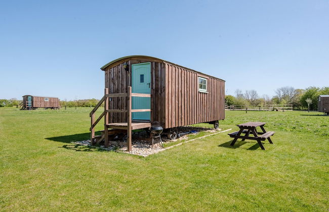 Honeysuckle Farm Hut 7 - Suffolk Farm Holidays - Foto 1