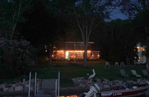 Lake Cabin; Renovated, Flat Lot, Dock, Sandy Beach, Many Games and Lake Toys! - Foto 14