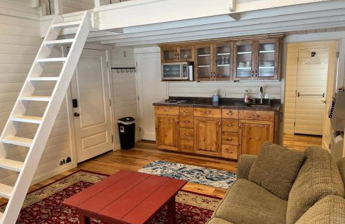 25-Bed, Amenity-Rich Estate in a Private Forest - Foto 12