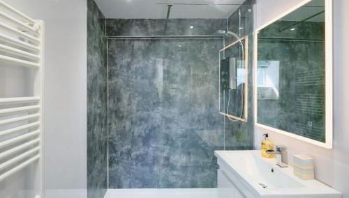 Finest Retreats - Luxury Holiday Let in Porthleven, Sleeping 2 - Foto 5, Shower