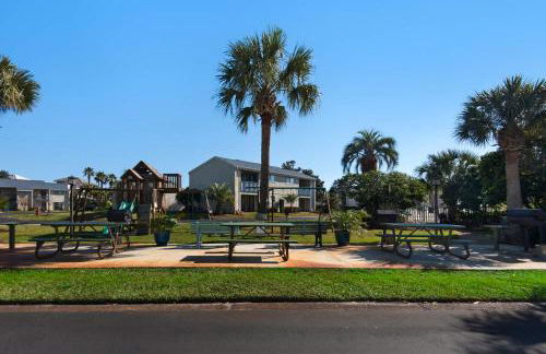 Steps to the Beach Pool Courts Family Fun - Foto 39