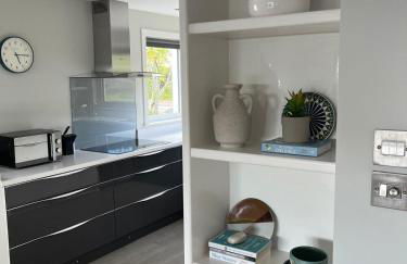 Stylish 3 Bedroom with Balcony and Amazing View - Photo 28