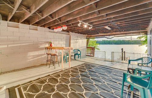 Lakefront Family Retreat with Private Dock! - Foto 32