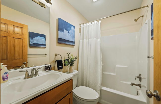 Pocono Paradise by Avantstay Lakeside Retreat, Hot Tub, Game Room, Near Beach - Foto 53