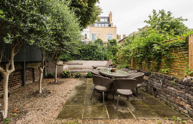 Chic Wandsworth Home With Patio - Photo 2