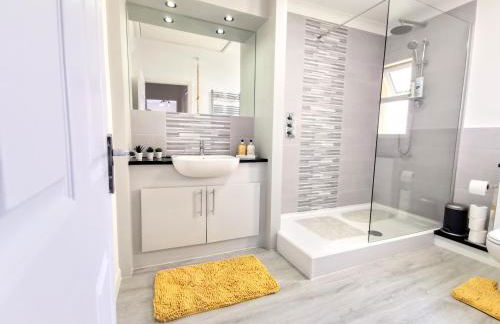 2 bed apt w/ private parking close to town centre - Foto 14