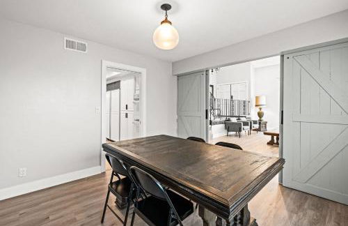 Serene Hilltop Oasis Above the City w Private Pool - Foto 17