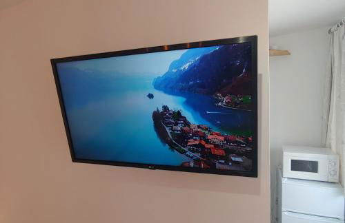 Self Contained, Double Bed Studio, private kitchen, private Bath, Walking distance to Harry Potter - Foto 28