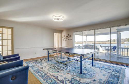 Riverfront Gem with Fire Pit in Eden - Foto 11