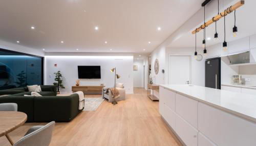 Auréa House - 4BR Azores Villa with Ocean View, BBQ & AC - Photo 2