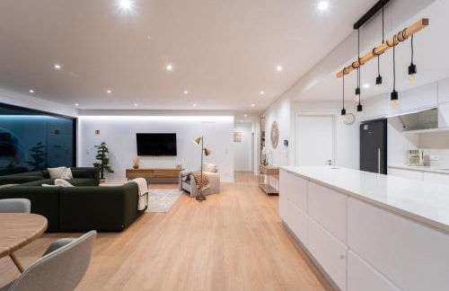 Auréa House - 4BR Azores Villa with Ocean View, BBQ & AC - Photo 2